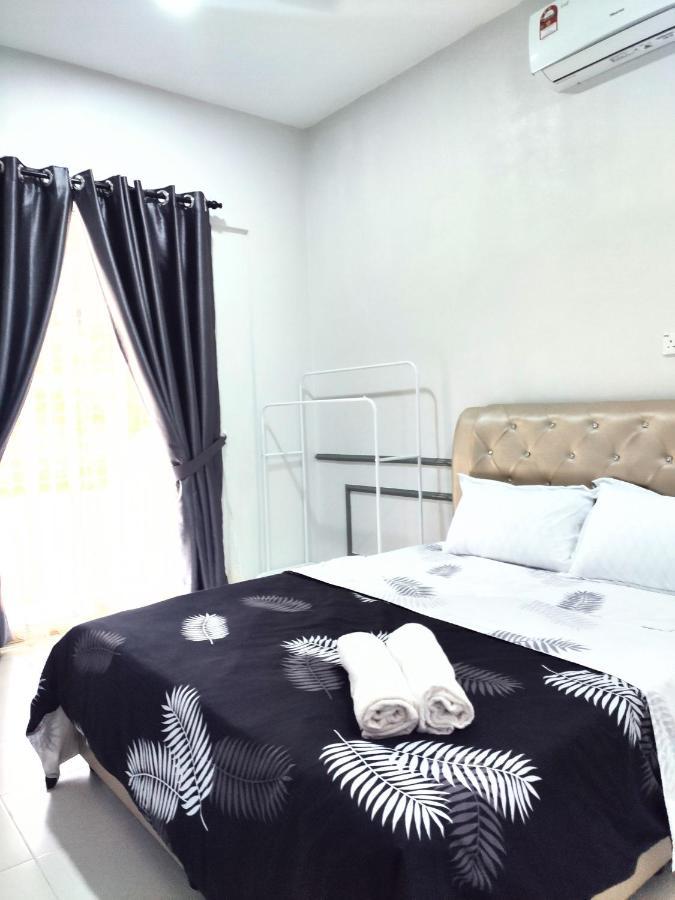 Private Pool Cassa Dinies, Wifi , Bbq,10 Pax Villa Rantau Panjang Exterior foto