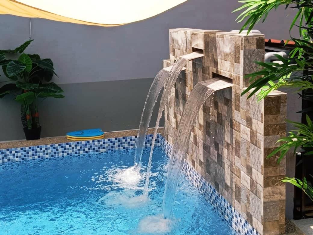 Private Pool Cassa Dinies, Wifi , Bbq,10 Pax Villa Rantau Panjang Exterior foto